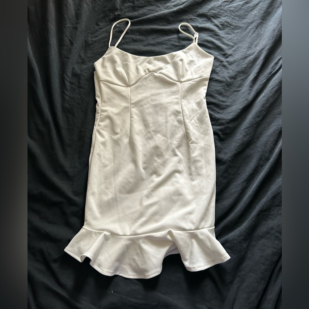 Lucy in the sky white dress never worn size medium